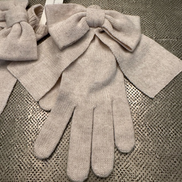 NWT Anthropologie Light Beige Bow Gloves - Picture 2 of 5
